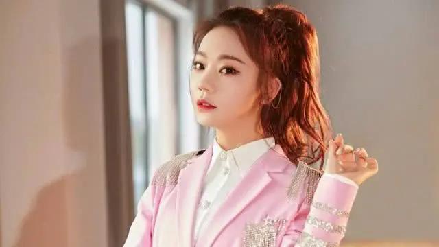 火箭少女解散,张紫宁不再沉默,一周行程比在团里半年还多