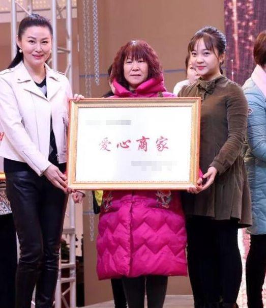 还记得98版《水浒传》里的“潘金莲”吗?今47岁风韵不减当年