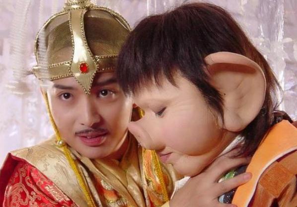 还记得猪八戒中的“蛤蟆精”吗?当初嫌他丑,如今高攀不起