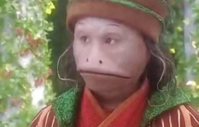 还记得猪八戒中的“蛤蟆精”吗?当初嫌他丑,如今高攀不起