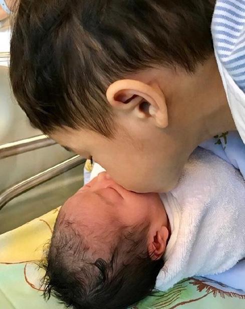 郭晶晶女儿备受家族宠爱,爷爷霍震霆总想见她