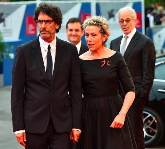 她两次夺得影后,却自曝睡了导演才拿到奥斯卡,网友炸开锅