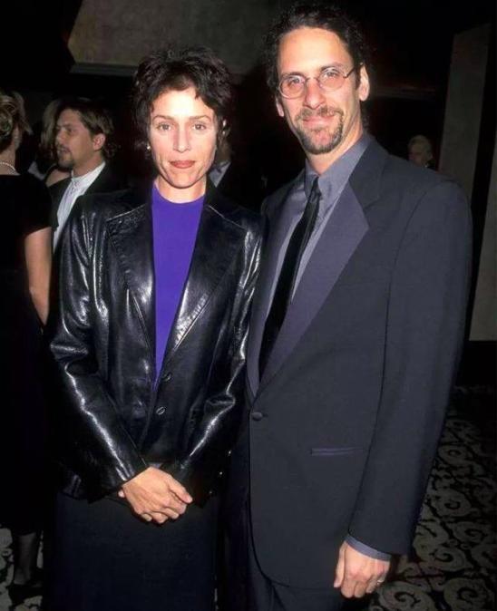 她两次夺得影后,却自曝睡了导演才拿到奥斯卡,网友炸开锅