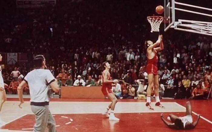 重现慕尼黑奥运男篮决赛,导演没把美国队描绘成坏人