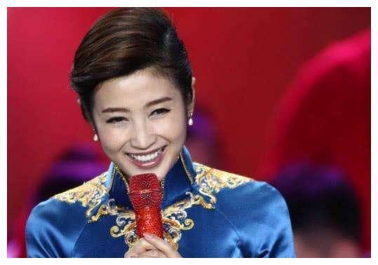 春妮:2次结婚均嫁电台主持人,本不愿生孩子,41岁却意外怀孕