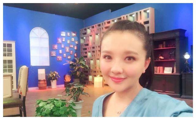 春妮:2次结婚均嫁电台主持人,本不愿生孩子,41岁却意外怀孕