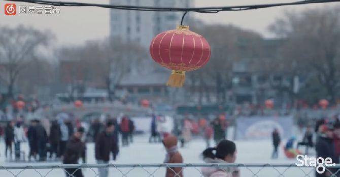 朴树跑到北京后海给一群陌生人唱了首歌,一开口就惊艳全场!