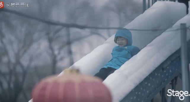 朴树跑到北京后海给一群陌生人唱了首歌,一开口就惊艳全场!