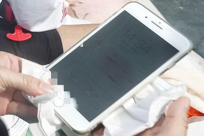 泰国翻船事故丨一夜漂流的生还者,和手机中数十个未接电话的遇难者