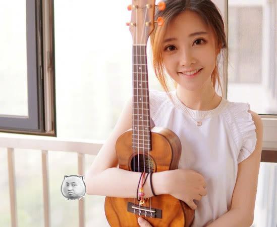 冯提莫晒“男友视角”照片,男粉看到后惊呼,是我女友该多好?