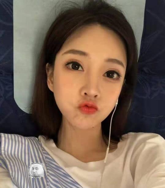 冯提莫晒“男友视角”照片,男粉看到后惊呼,是我女友该多好?