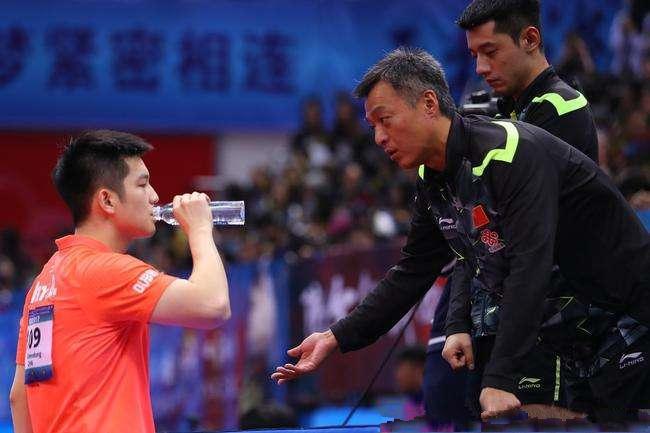 刘国梁的心腹大将,秦志戬休息日给马龙当陪练,43岁已满头白发