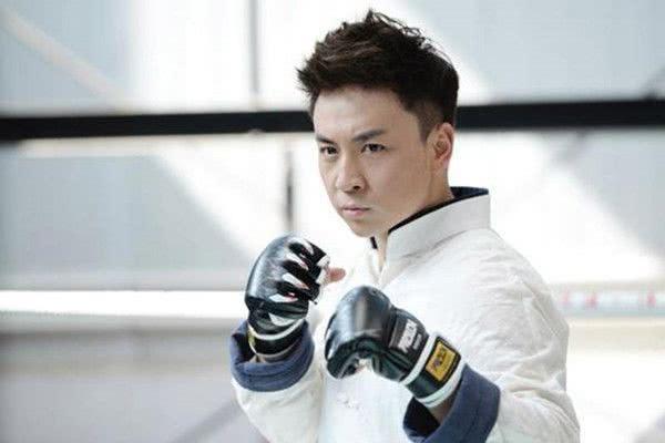 江疏影按地暴打男同学,释小龙被小混混约架,明星学生时代真有趣