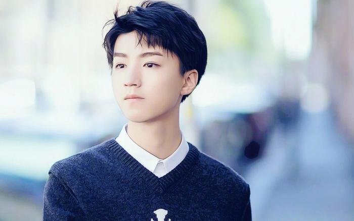 江疏影按地暴打男同学,释小龙被小混混约架,明星学生时代真有趣