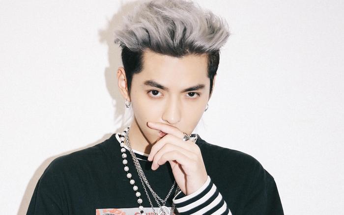 江疏影按地暴打男同学,释小龙被小混混约架,明星学生时代真有趣