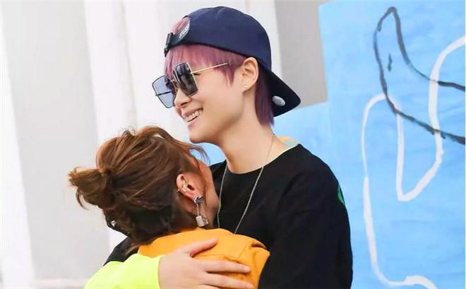 黄雅莉“借光计划”火爆展地,各路明星都来支持,她的到来引回忆