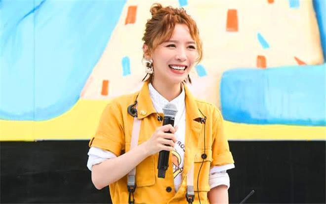 黄雅莉“借光计划”火爆展地,各路明星都来支持,她的到来引回忆