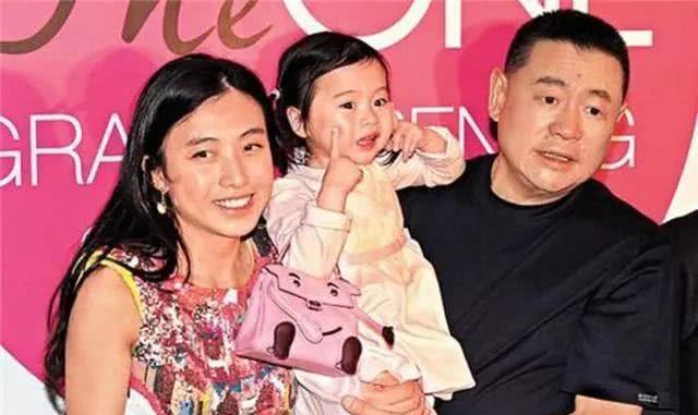 刘銮雄当众发怒,甘比被吓坏,没想到女儿挺身而出说了7个字