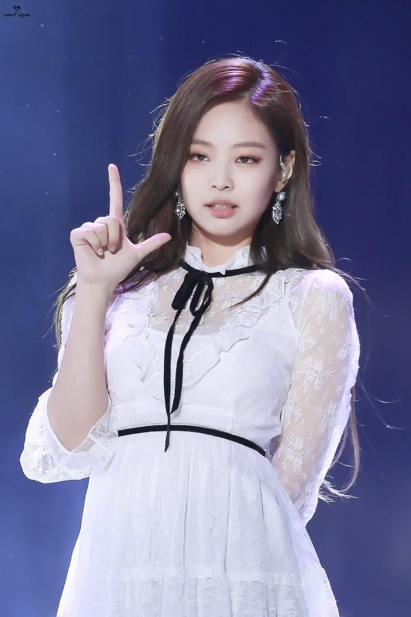 明星也躲不过“秀恩爱死得快”?人间香奈儿曝光恋情25天便分手