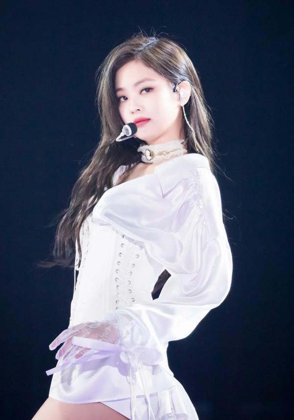 明星也躲不过“秀恩爱死得快”?人间香奈儿曝光恋情25天便分手