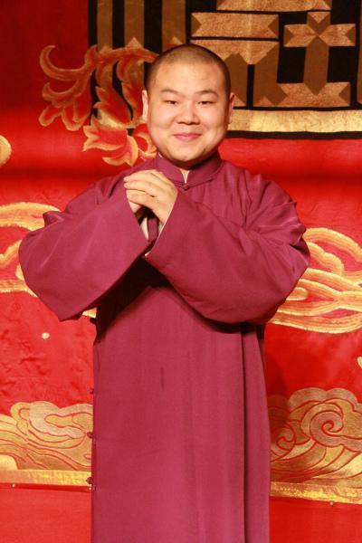 岳云鹏老婆晒夫妻合照,怪不得小岳岳能火,这老婆自带旺夫体质