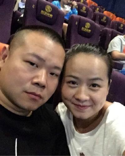 岳云鹏老婆晒夫妻合照,怪不得小岳岳能火,这老婆自带旺夫体质