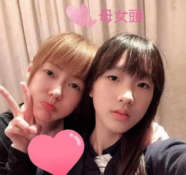 小S终于不“坑”女儿了,晒出近照后,三个女儿颜值不输大S