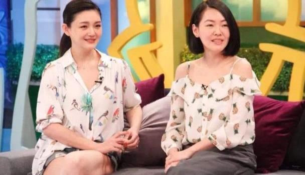 小s晒合照嘴巴嘟嘟,欲与两个女儿比年轻,粉丝夸赞她像姐姐