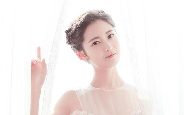 唐嫣也是伯乐,看中科班出身的群众演员,挑个剧本就能让她走红!