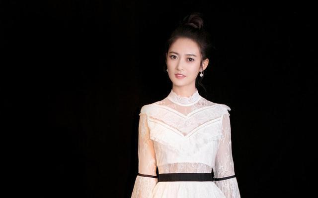 唐嫣也是伯乐,看中科班出身的群众演员,挑个剧本就能让她走红!