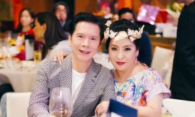 向华强被网友批“不知出轨几万次”,向太居然点赞、回应了?