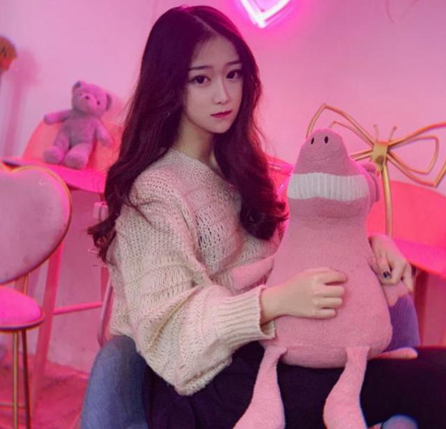 虎牙PUBGDAY对抗赛:虎牙“杨早早”,出奇制胜尽显反差萌