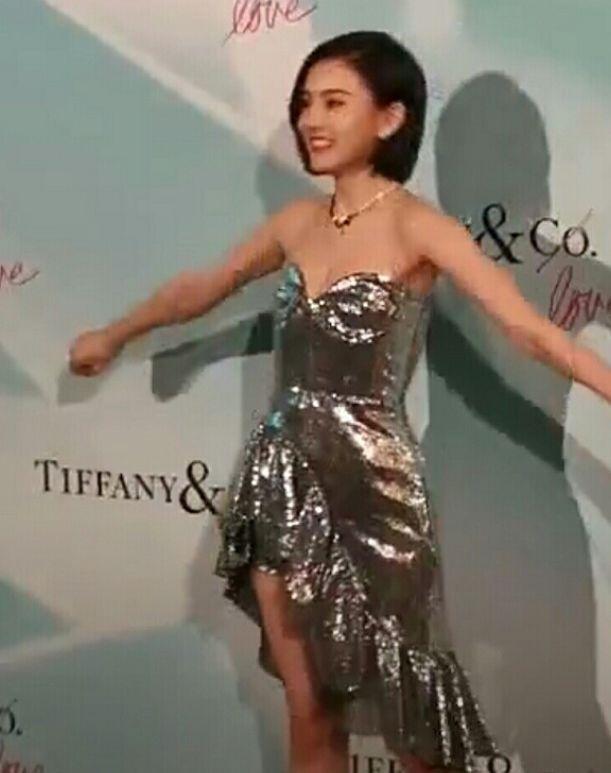 “零下10度”的红毯有多冷?林允冻到说不出话,表情太过于真实了