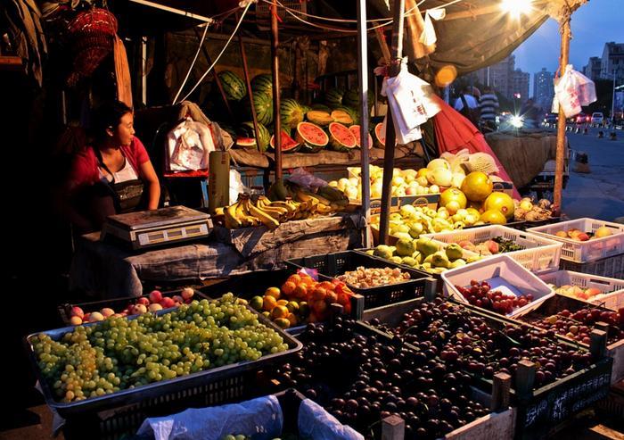 街边水果摊每月能挣多少钱?老板透露真实收入,令人感慨!