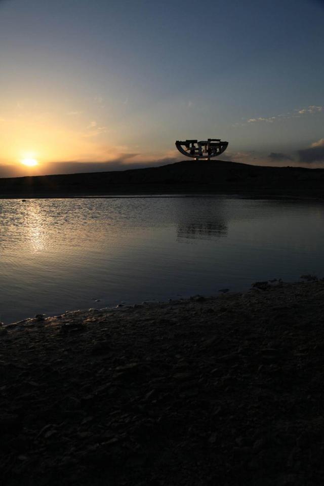 我国边境突现一如来神掌,是超自然现象还是星爷留下的?