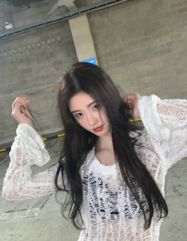 鞠婧祎修改了社交账号认证!删掉了“丝芭”前缀