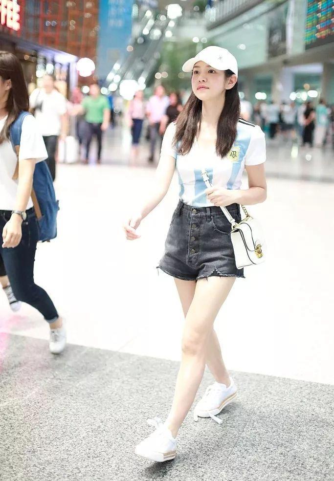 陈妍希161,柳岩162,差一厘米,网友:腿差距这么大么?