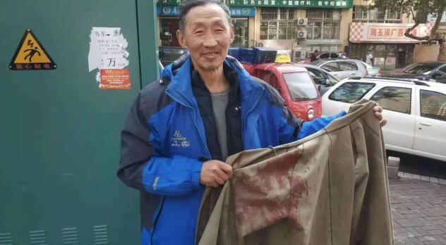 让人敬佩:燃气罐发生爆炸,送奶工折身上楼,挽救一栋楼180户