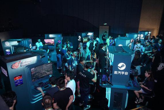 每周游瓜吃丨真·佛系玩家?三位僧侣学生获《QQ飞车》比赛冠军