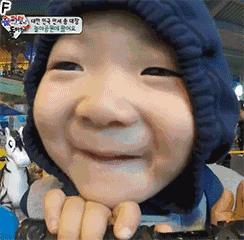 新郎婚礼中沉迷游戏,新娘在边上生无可恋!