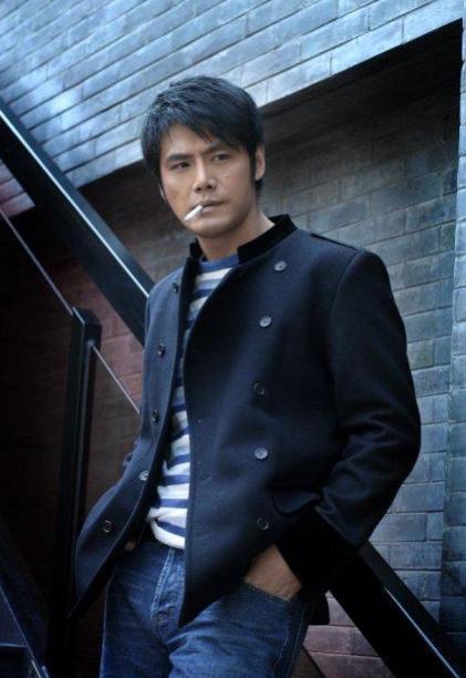 “影帝”邵兵:32岁被张纪中断了星途,35岁从豪宅搬进地下室