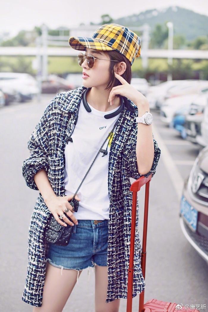 28岁唐艺昕厉害了!160身高穿出2米的气场,网友:恋爱后越来越美