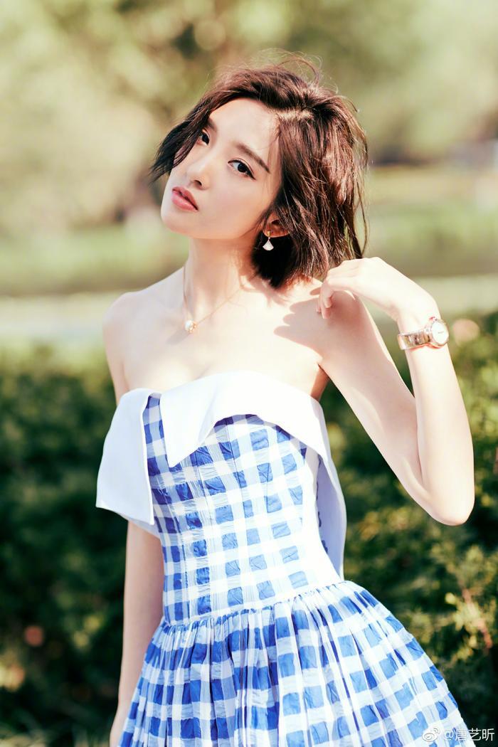28岁唐艺昕厉害了!160身高穿出2米的气场,网友:恋爱后越来越美