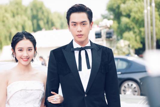 28岁唐艺昕厉害了!160身高穿出2米的气场,网友:恋爱后越来越美