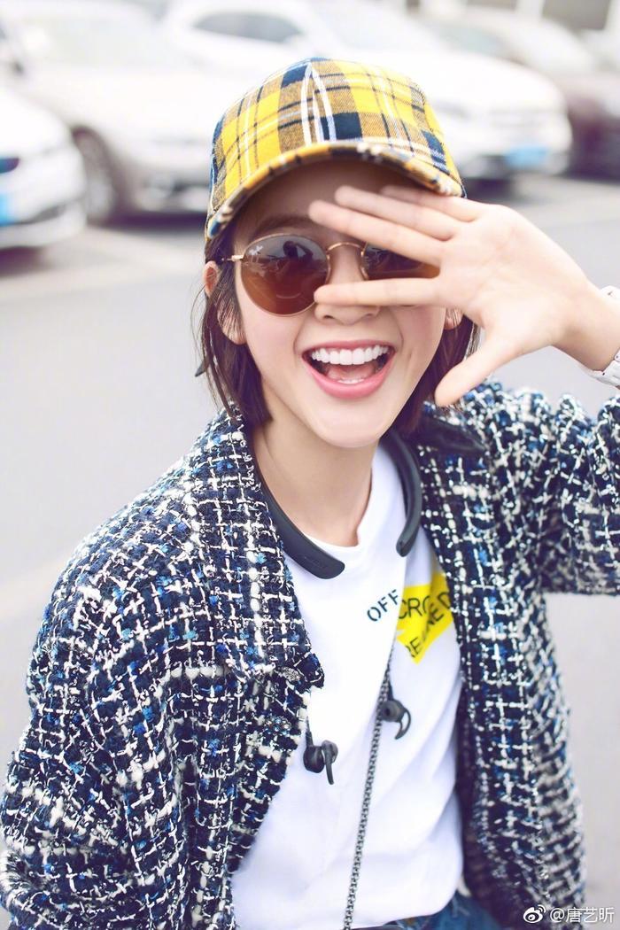 28岁唐艺昕厉害了!160身高穿出2米的气场,网友:恋爱后越来越美