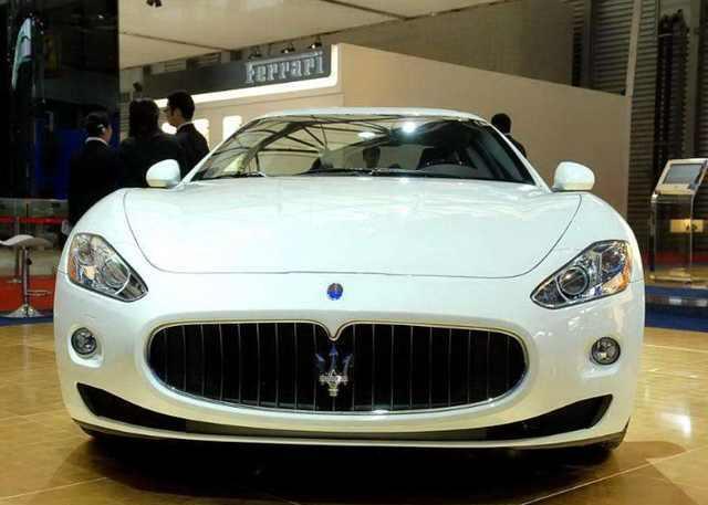 出道14年和胡歌一样低调, 身价千万豪车傍身, 娶的老婆让人羡慕!