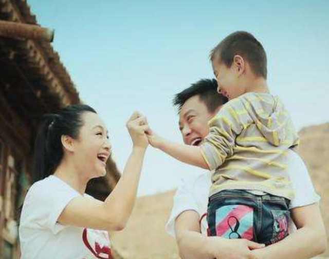 出道14年和胡歌一样低调, 身价千万豪车傍身, 娶的老婆让人羡慕!