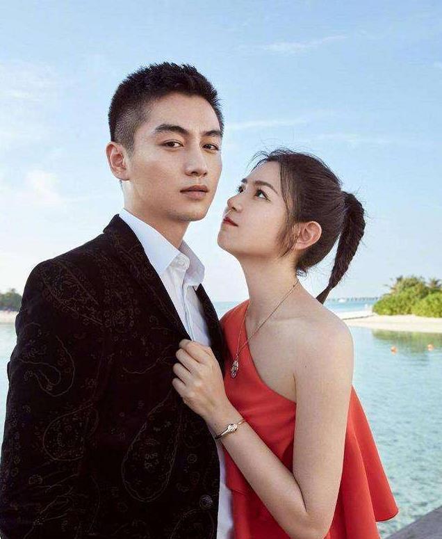 陈晓陈妍希罕见同框,不时对视热聊,诠释什么叫“郎才女貌”