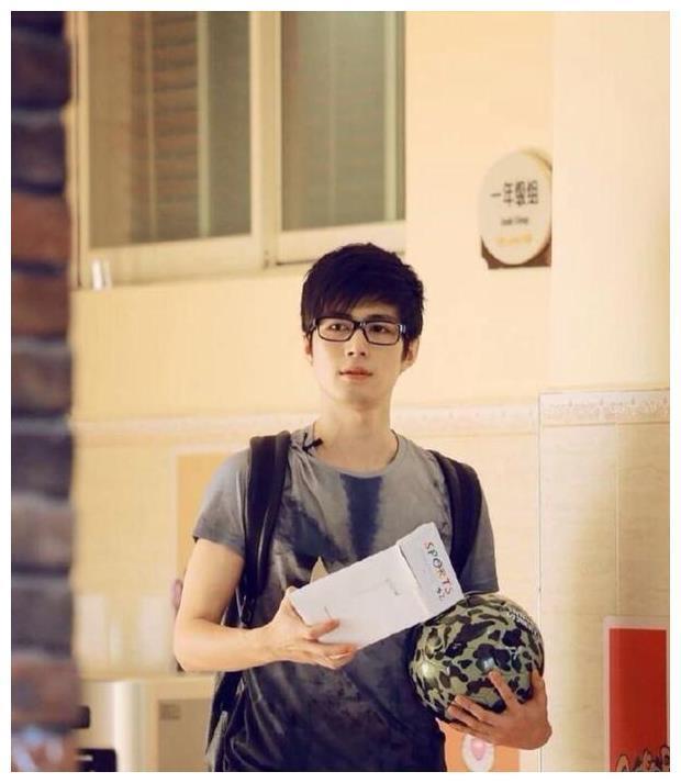 陈学冬有多帅?英俊潇洒温文尔雅,看到图五我信了!