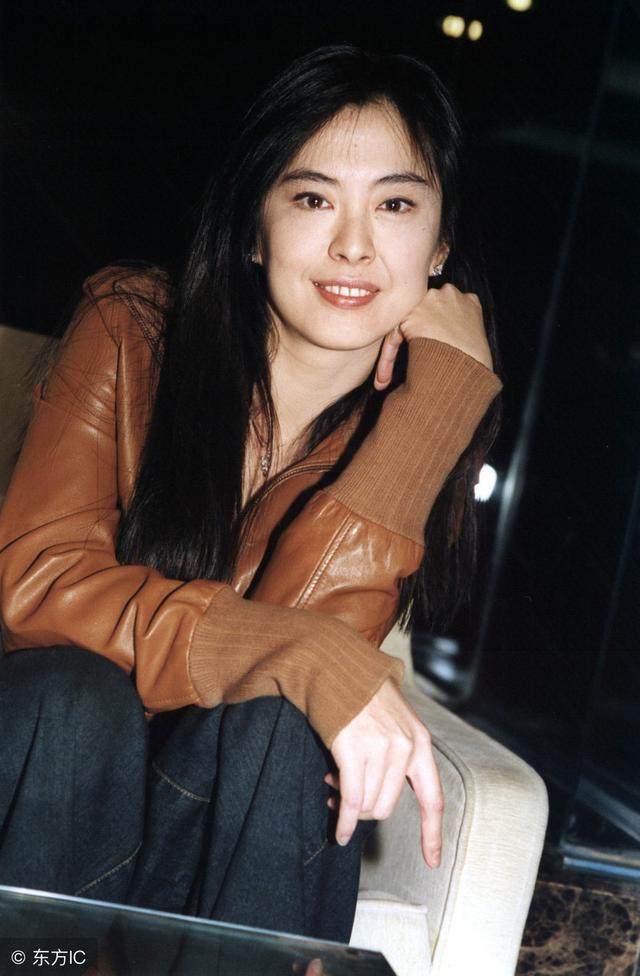 王祖贤的古典美:《倩女幽魂》中一袭素衣迷倒了多少观众